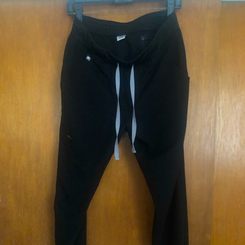 Figs technical collection black medium petite jogger scrub pants